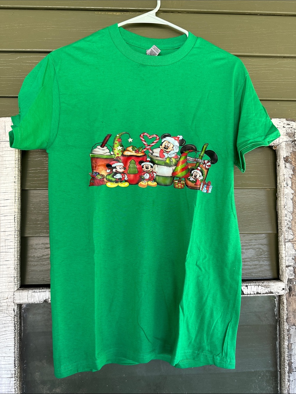 Gildan Green Short Sleeve Tee with‎ Festive Cartoon Drink Graphic